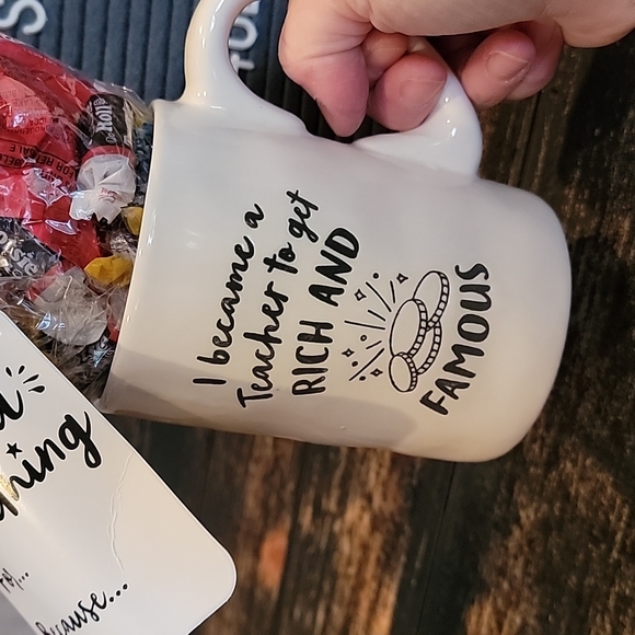 NIB Teacher 🎁 😍  Appreciation Gift! Mug, balloon, candy, bow, gift tag & box - Picture 7 of 8
